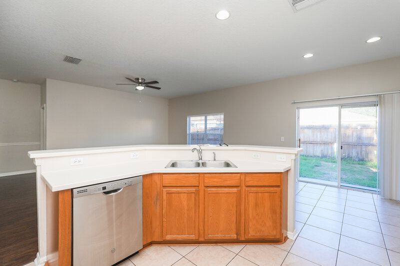 2,310/Mo, 713 Star Pointe Dr Seffner, FL 33584 Kitchen View 2