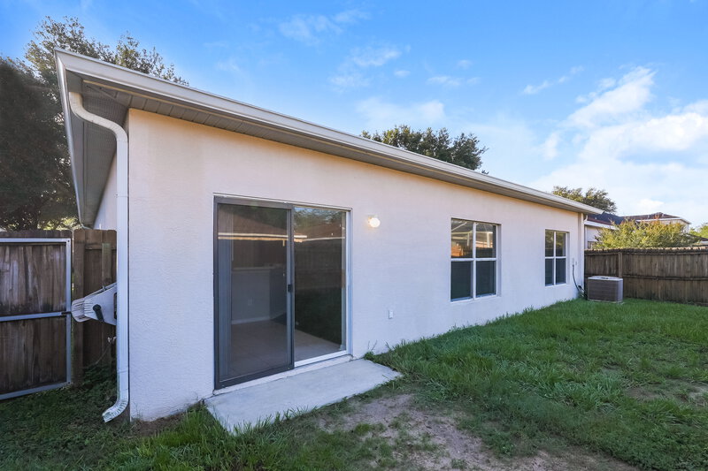 2,310/Mo, 713 Star Pointe Dr Seffner, FL 33584 Rear View