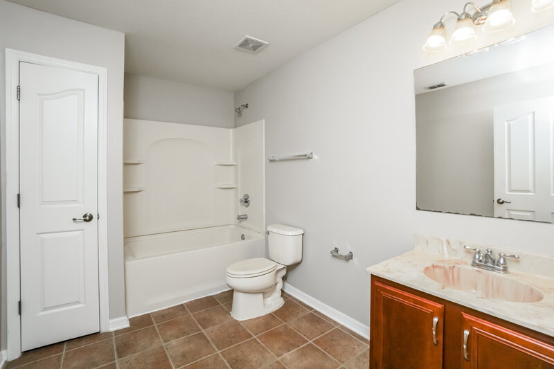 2,070/Mo, 9619 Maxson Dr Land O' Lakes, FL 34638 Bathroom View 2