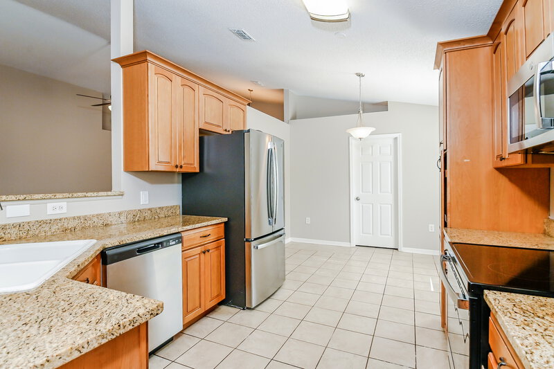 2,225/Mo, 8212 Settlers Creek Loop Lakeland, FL 33810 Kitchen View