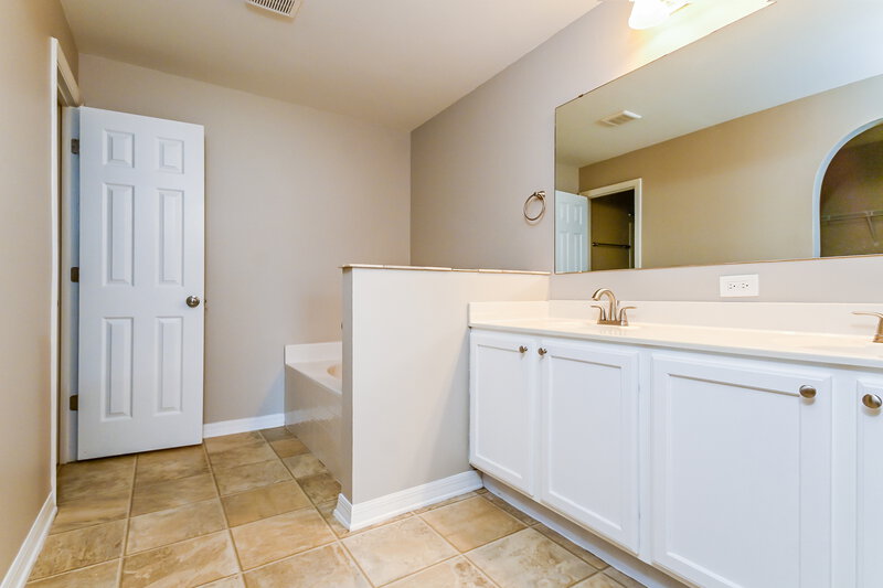 2,225/Mo, 8212 Settlers Creek Loop Lakeland, FL 33810 Main Bathroom View