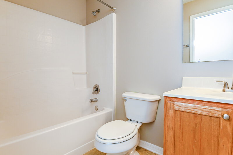 2,225/Mo, 8212 Settlers Creek Loop Lakeland, FL 33810 Bathroom View