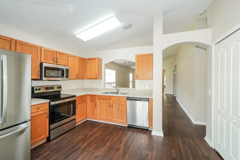 2,085/Mo, 10704 Navigation Dr Riverview, FL 33579 Kitchen View 2