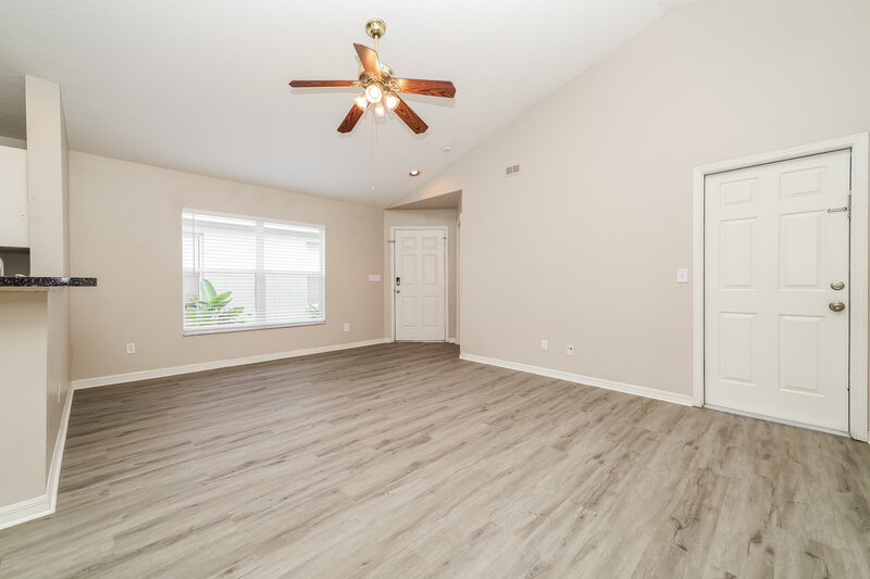 1,925/Mo, 7445 Oxford Garden Cir Apollo Beach, FL 33572 Living Room View 2