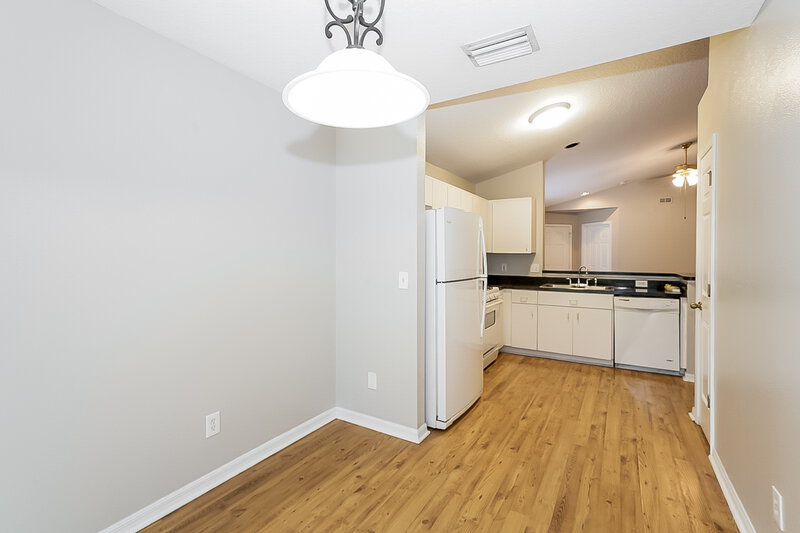 2,035/Mo, 7445 Oxford Garden Cir Apollo Beach, FL 33572 Dining Room View 2