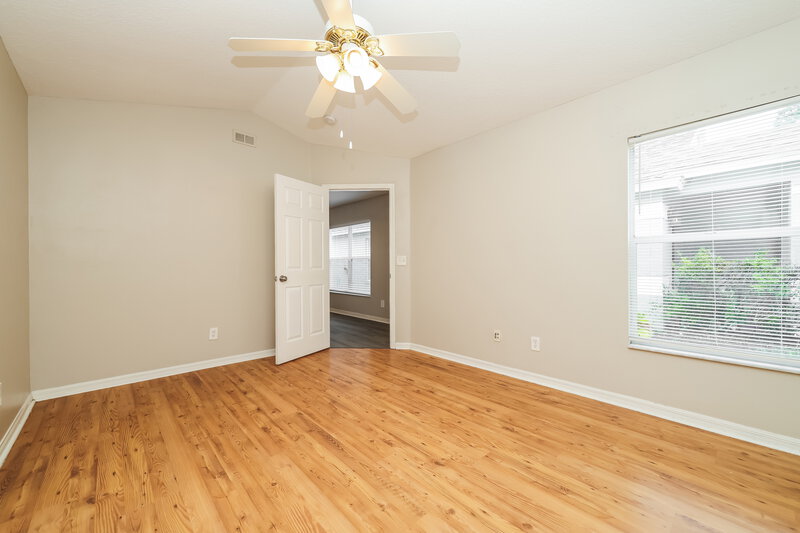 1,925/Mo, 7445 Oxford Garden Cir Apollo Beach, FL 33572 Main Bedroom View 2