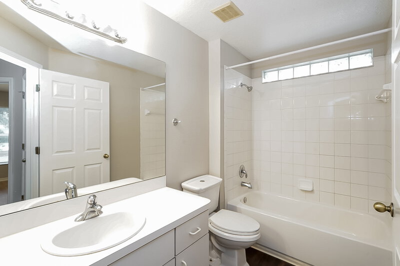 2,035/Mo, 7445 Oxford Garden Cir Apollo Beach, FL 33572 Bathroom View