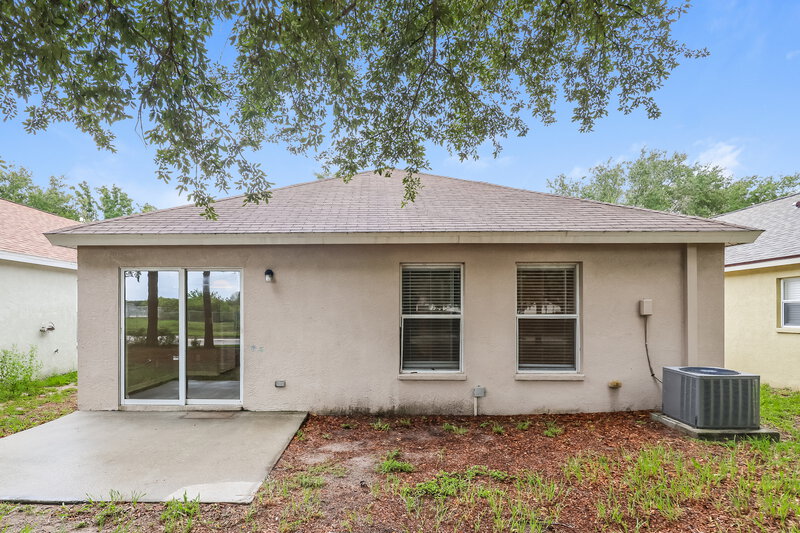 1,925/Mo, 7445 Oxford Garden Cir Apollo Beach, FL 33572 Rear View