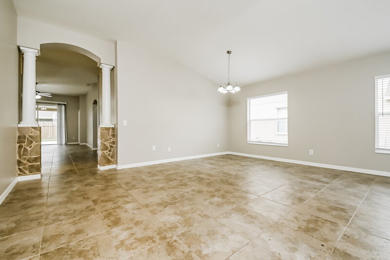 2,275/Mo, 4233 Hartford Lake Dr Tampa, FL 33619 Living Room View 2