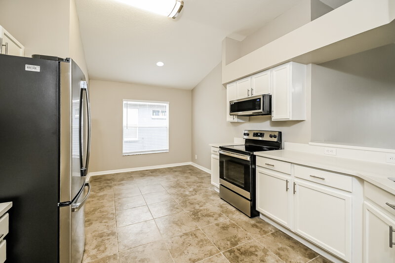 2,275/Mo, 4233 Hartford Lake Dr Tampa, FL 33619 Kitchen View