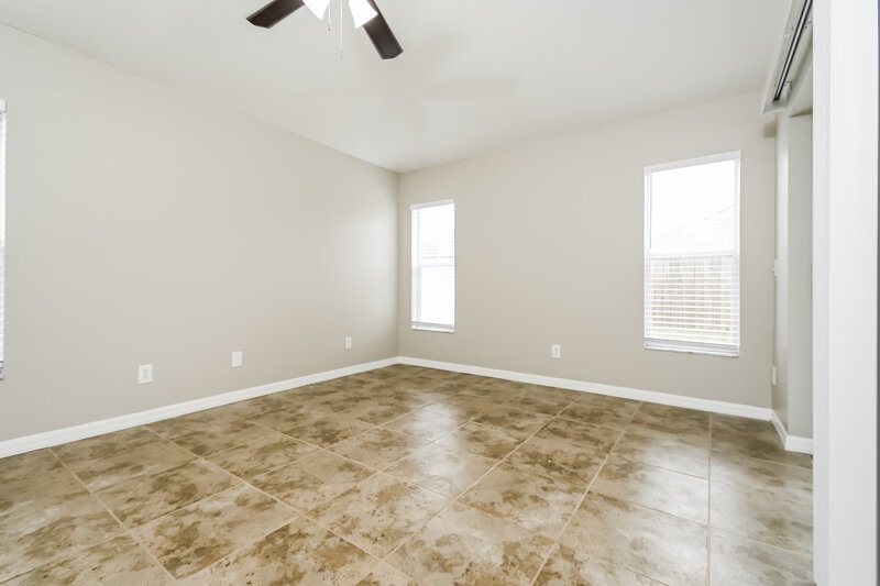 2,275/Mo, 4233 Hartford Lake Dr Tampa, FL 33619 Main Bedroom View