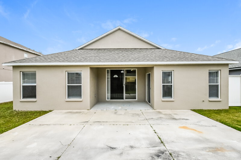 2,275/Mo, 4233 Hartford Lake Dr Tampa, FL 33619 Rear View