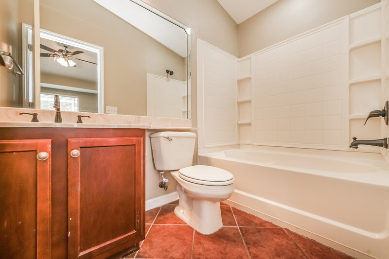 1,970/Mo, 12704 Evington Point Dr Riverview, FL 33579 Main Bathroom View