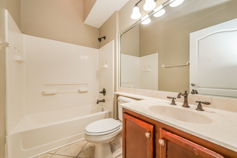1,970/Mo, 12704 Evington Point Dr Riverview, FL 33579 Bathroom View