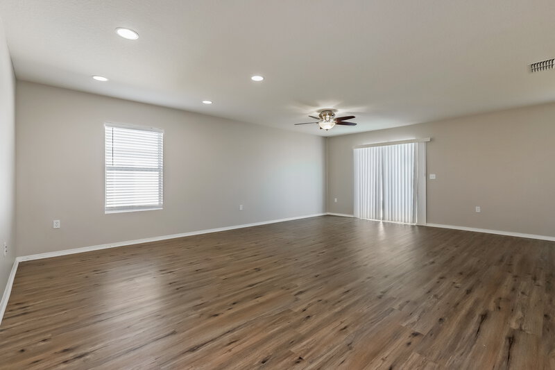 1,800/Mo, 4395 Sun Center Rd Mulberry, FL 33860 Living Room View