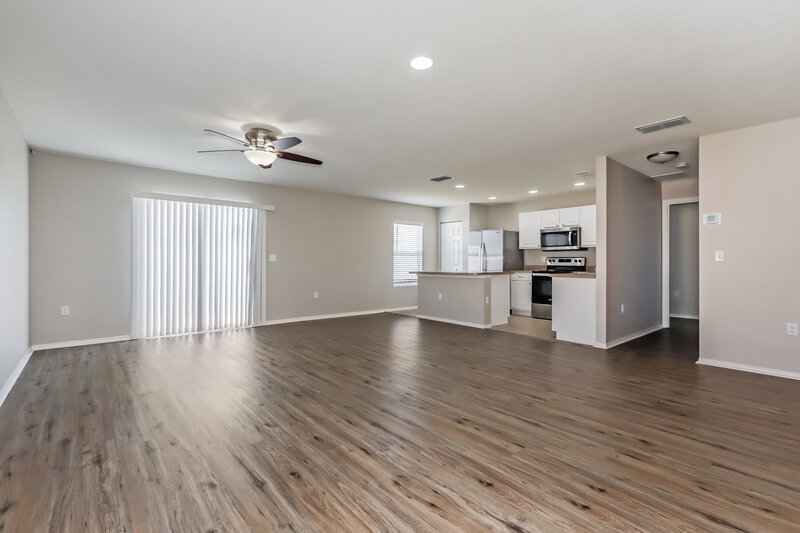 1,800/Mo, 4395 Sun Center Rd Mulberry, FL 33860 Dining Room View