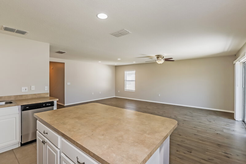 1,800/Mo, 4395 Sun Center Rd Mulberry, FL 33860 Dining Room View 2