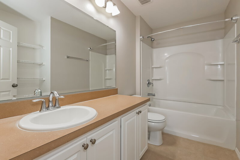 1,800/Mo, 4395 Sun Center Rd Mulberry, FL 33860 Main Bathroom View