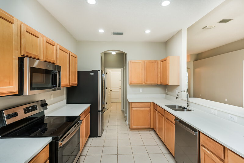 2,650/Mo, 8519 Parrots Landing Dr Tampa, FL 33647 Kitchen View