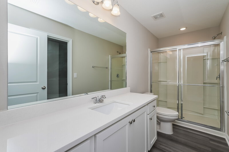 2,290/Mo, 962 Kelly Fern Loop Ruskin, FL 33570 Main Bathroom View