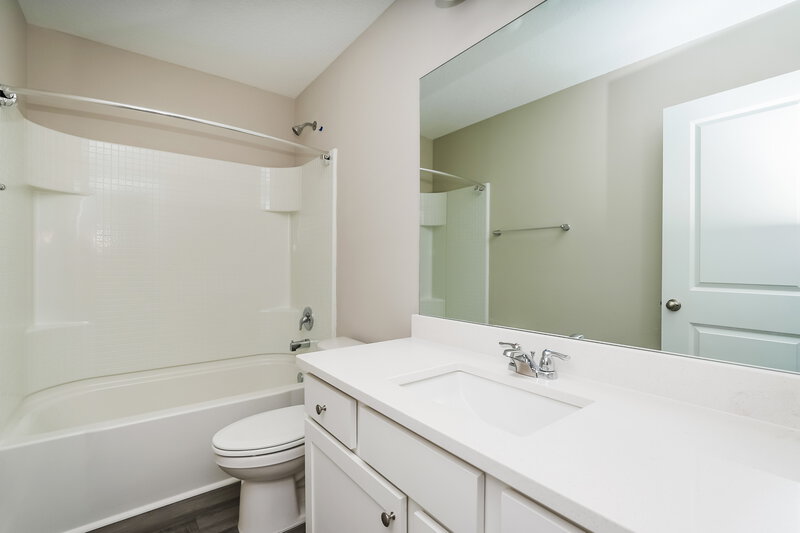 2,290/Mo, 962 Kelly Fern Loop Ruskin, FL 33570 Bathroom View