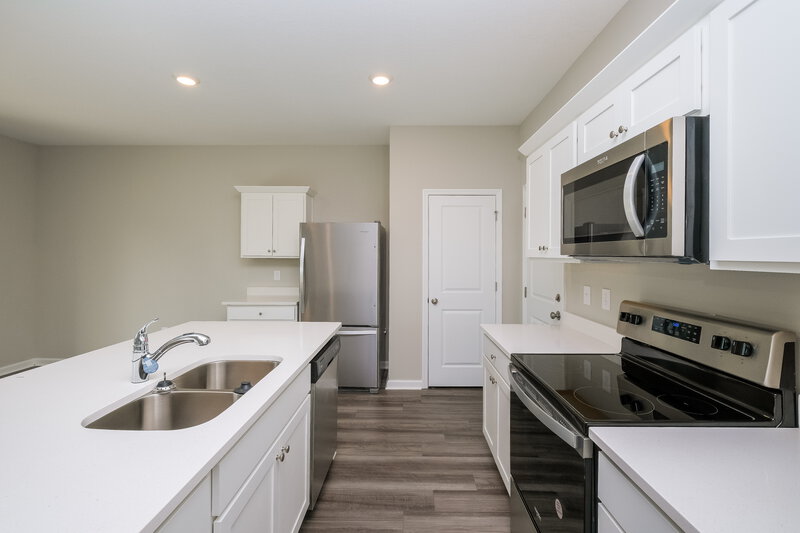 2,195/Mo, 2012 Harris Hawk Ave Ruskin, FL 33570 Kitchen View 2