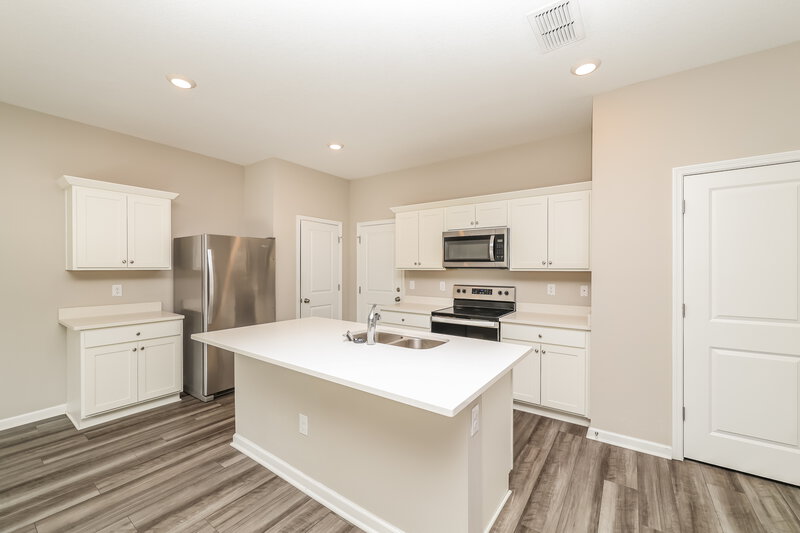 2,135/Mo, 2052 Harris Hawk Ave Ruskin, FL 33570 Kitchen View
