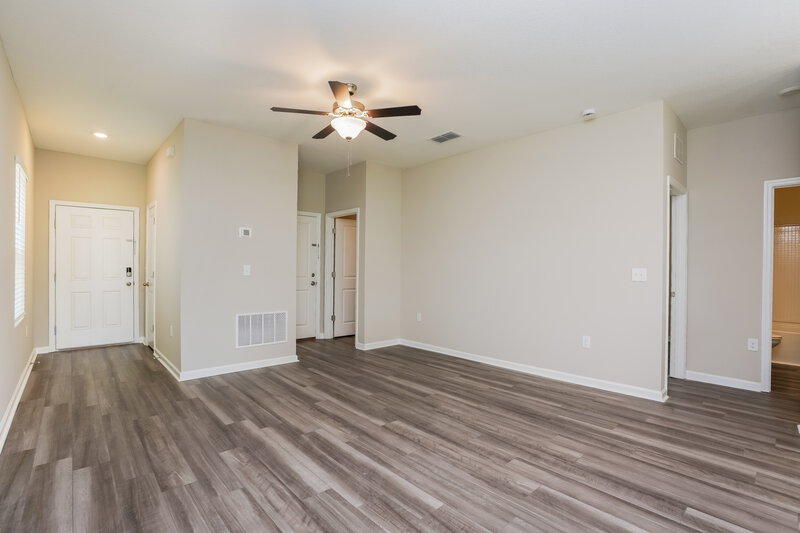 1,990/Mo, 843 Kings Pine Ct Ruskin, FL 33570 Living Room View