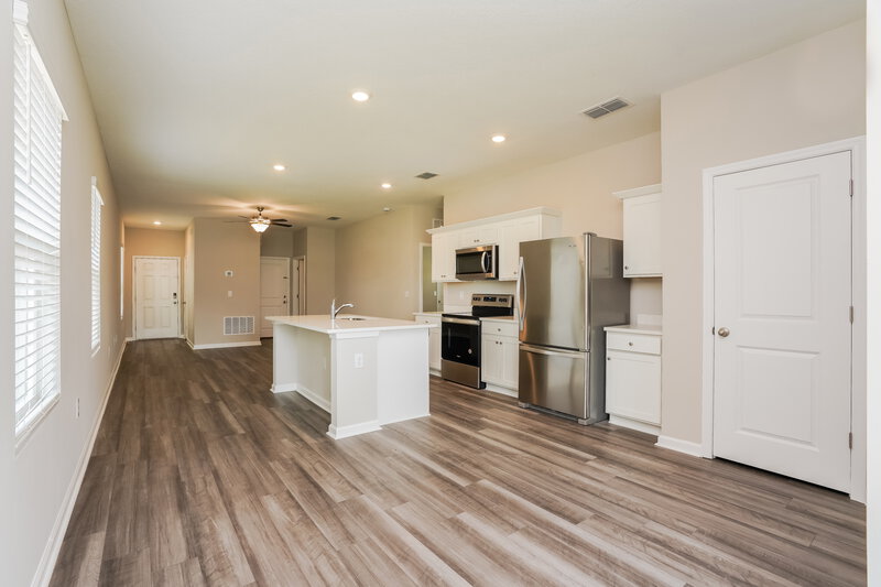 1,990/Mo, 843 Kings Pine Ct Ruskin, FL 33570 Living Room View 3