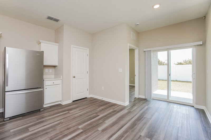 1,990/Mo, 843 Kings Pine Ct Ruskin, FL 33570 Living Room View 4