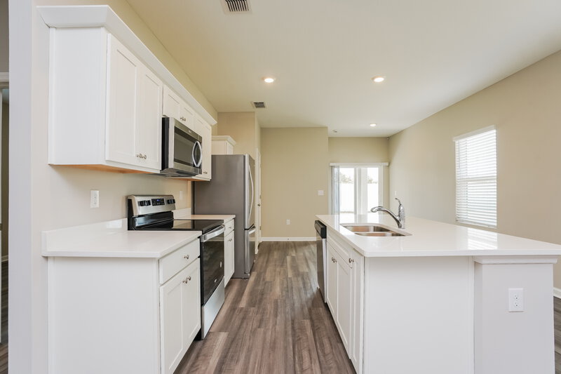 1,990/Mo, 843 Kings Pine Ct Ruskin, FL 33570 Kitchen View