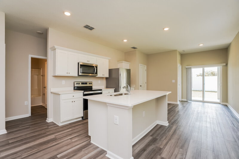 1,990/Mo, 843 Kings Pine Ct Ruskin, FL 33570 Kitchen View 2