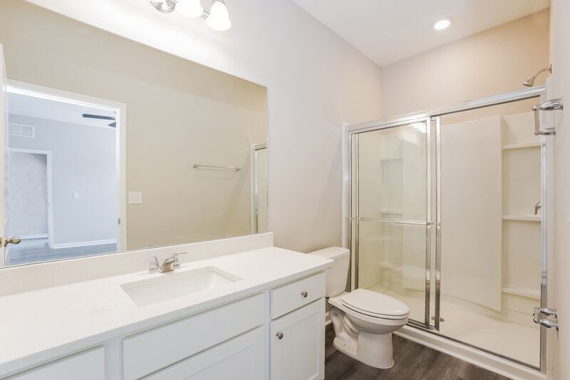 1,990/Mo, 843 Kings Pine Ct Ruskin, FL 33570 Main Bathroom View
