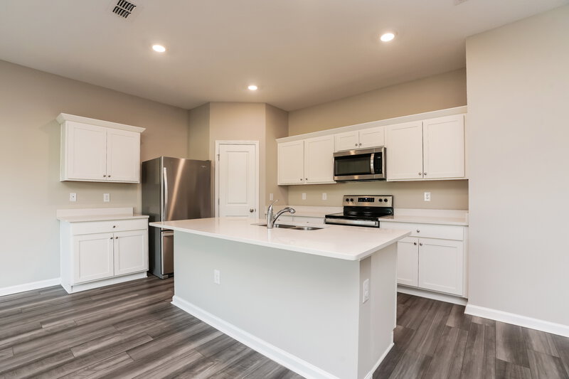 2,535/Mo, 807 Kings Pine Ct Ruskin, FL 33570 Kitchen View 2