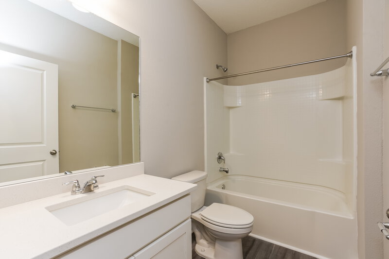 2,535/Mo, 807 Kings Pine Ct Ruskin, FL 33570 Bathroom View