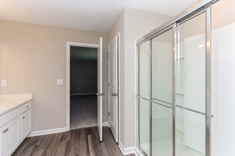 4,170/Mo, 939 Kelly Fern Loop Ruskin, FL 33570 Main Bathroom View