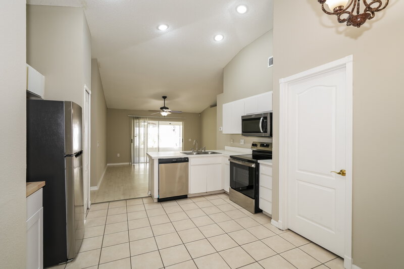 2,030/Mo, 402 Sonoma Dr Valrico, FL 33594 Kitchen View
