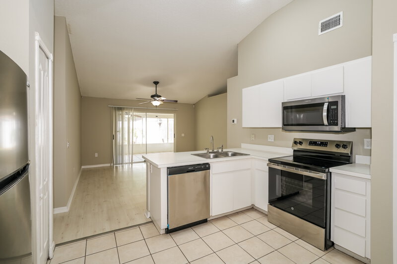 2,030/Mo, 402 Sonoma Dr Valrico, FL 33594 Kitchen View 2