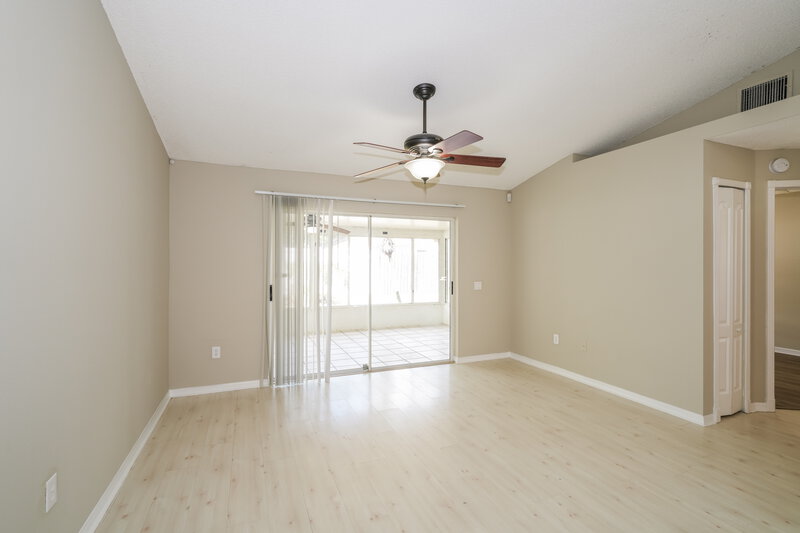 2,030/Mo, 402 Sonoma Dr Valrico, FL 33594 Family Room View