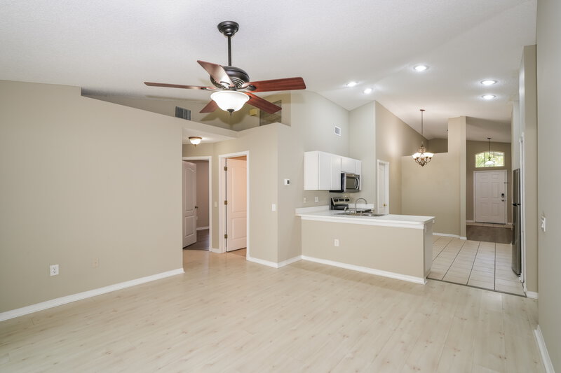 2,030/Mo, 402 Sonoma Dr Valrico, FL 33594 Family Room View 2