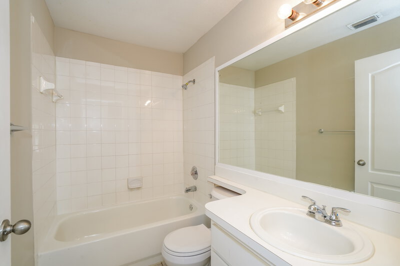 2,030/Mo, 402 Sonoma Dr Valrico, FL 33594 Bathroom View