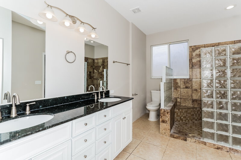 2,250/Mo, 2703 Redwood St Mulberry, FL 33860 Main Bathroom View