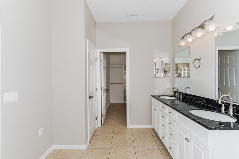 2,250/Mo, 2703 Redwood St Mulberry, FL 33860 Main Bathroom View 2