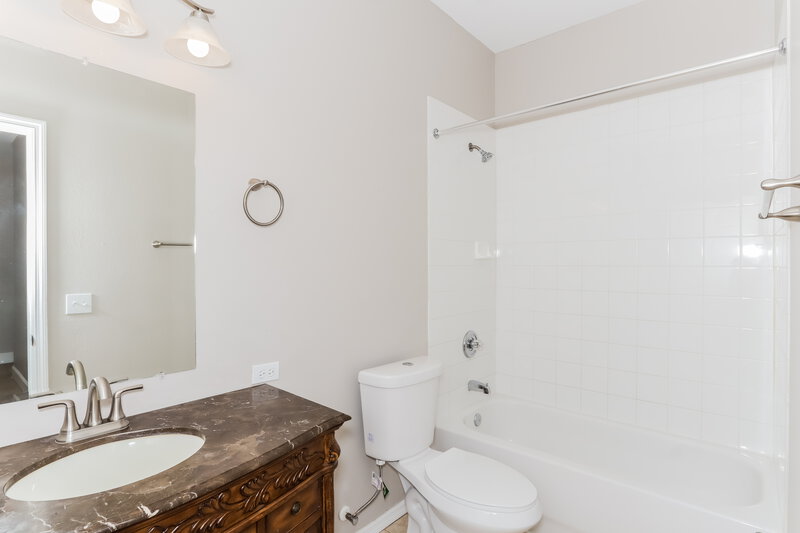 2,325/Mo, 2703 Redwood St Mulberry, FL 33860 Bathroom View