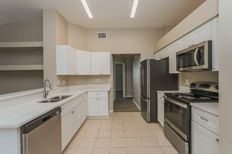 2,275/Mo, 411 Sand Ridge Dr Valrico, FL 33594 Kitchen View