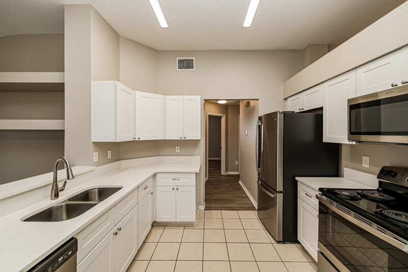 2,320/Mo, 411 Sand Ridge Dr Valrico, FL 33594 Kitchen View