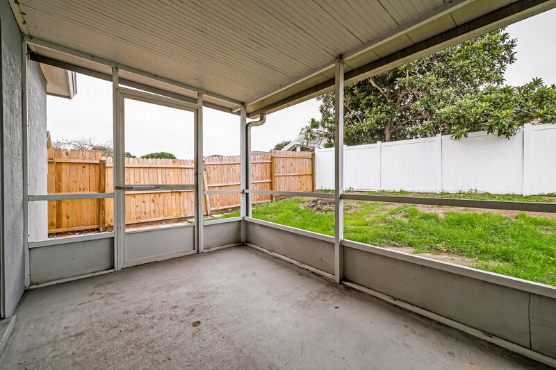 2,320/Mo, 411 Sand Ridge Dr Valrico, FL 33594 Sun Room View