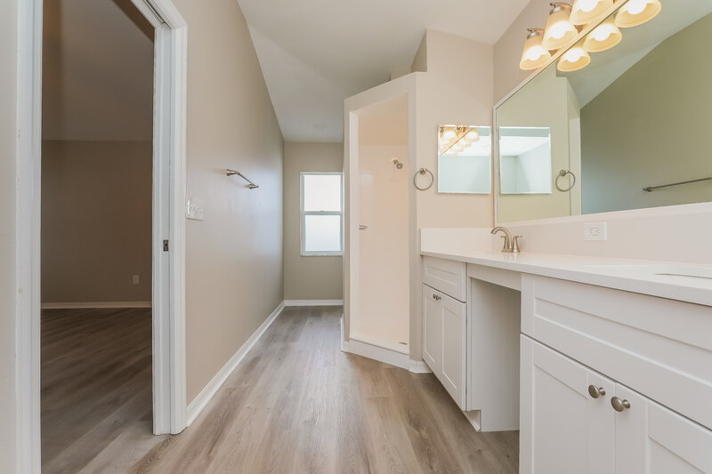 2,275/Mo, 411 Sand Ridge Dr Valrico, FL 33594 Main Bathroom View