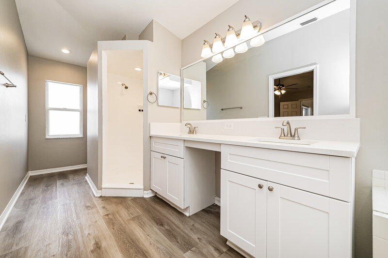 2,320/Mo, 411 Sand Ridge Dr Valrico, FL 33594 Main Bathroom View