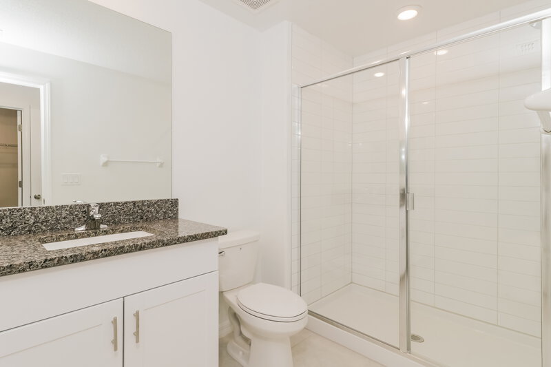 2,015/Mo, 2171 Great Sapphire Ln Lutz, FL 33558 Main Bathroom View